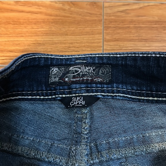 Silver Suki Capris - Picture 5 of 9